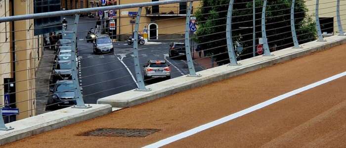 ciclabile con vista casa marina